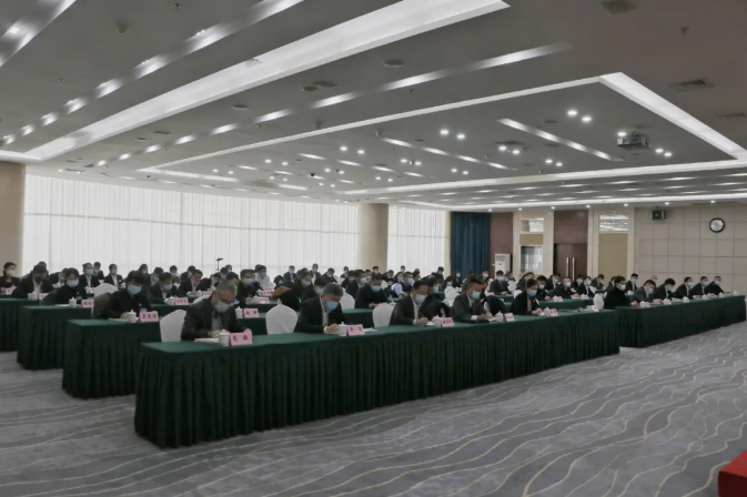 鞍勤集團(tuán)、溫泉集團(tuán)舉辦貫徹落實(shí)市第十三次黨代會(huì)精神宣講報(bào)告會(huì)(圖3)