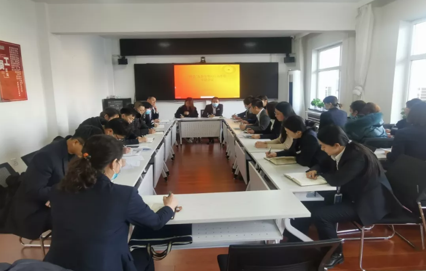 鞍勤集團、溫泉集團召開“兩會”及元旦春節(jié)信訪維穩(wěn)專題會議